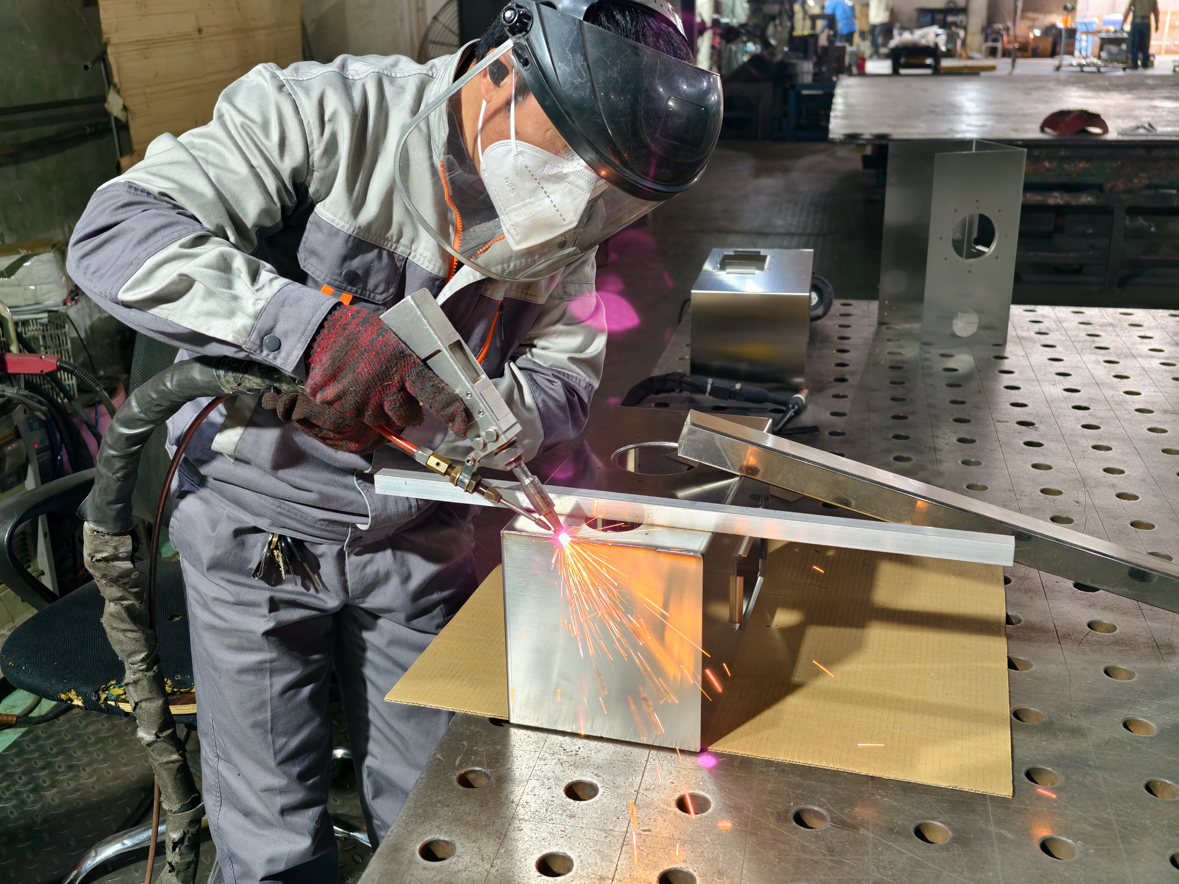 Компания INBESTCAMP изготавливает партию палаточных печей из нержавеющей стали марки 304 для клиента из Ирака Компания INBESTCAMP изготавливает партию палаточных печей из нержавеющей стали марки 304 для клиента из Ирака